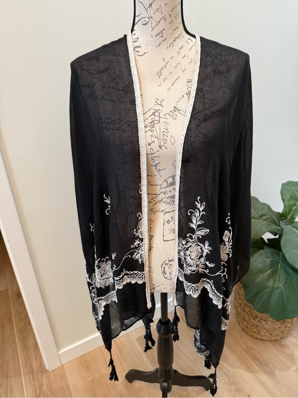Black Embroidered Floral Kimono Shawl Wrap Tassel Fringe Boho One Size Fits Most
